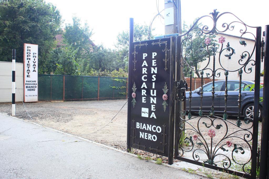 Pensiunea Bianco Nero Timişoara Buitenkant foto