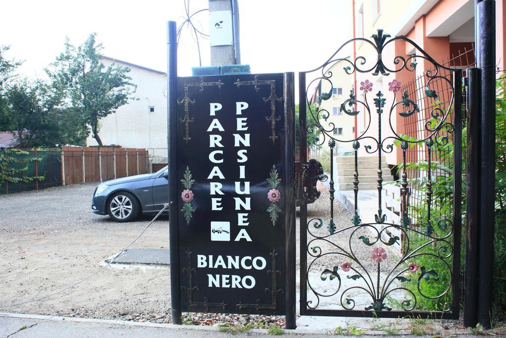 Pensiunea Bianco Nero Timişoara Buitenkant foto