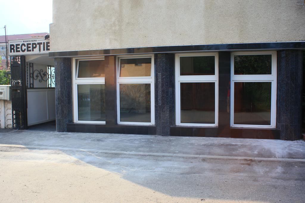 Pensiunea Bianco Nero Timişoara Buitenkant foto