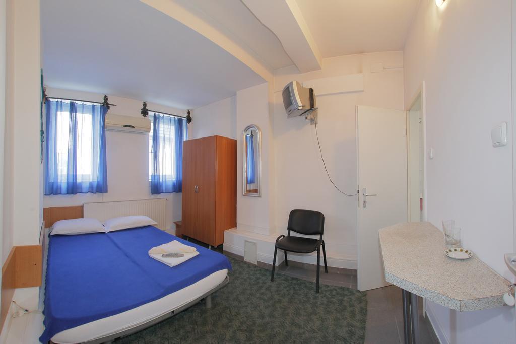 Pensiunea Bianco Nero Timişoara Buitenkant foto