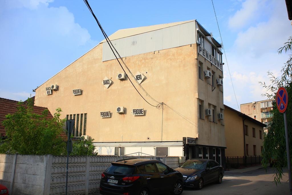 Pensiunea Bianco Nero Timişoara Buitenkant foto